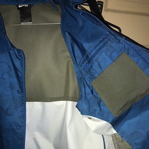Nike SB windbreaker